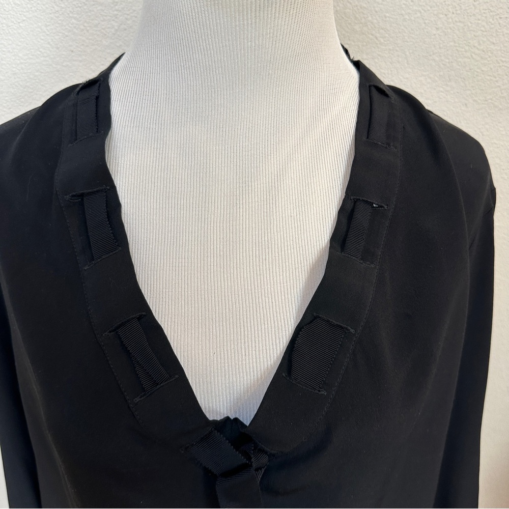 SANDRO Paris Black‎ Silk V-Neck Blouse Top Women’s Sz 2 / Medium US - Picture 3 of 8